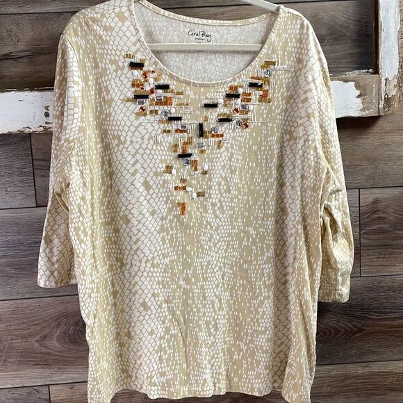 Coral Bay Womens 2X Sequined Jeweled Neckline Tan White Scoop Neck Top - Picture 3 of 6